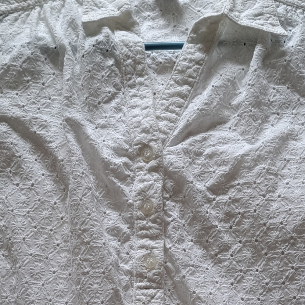 White Eyelet Button-Front Collared Shirt - Picture 4 of 6